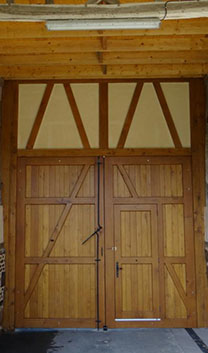 Portail en bois et porte cochère